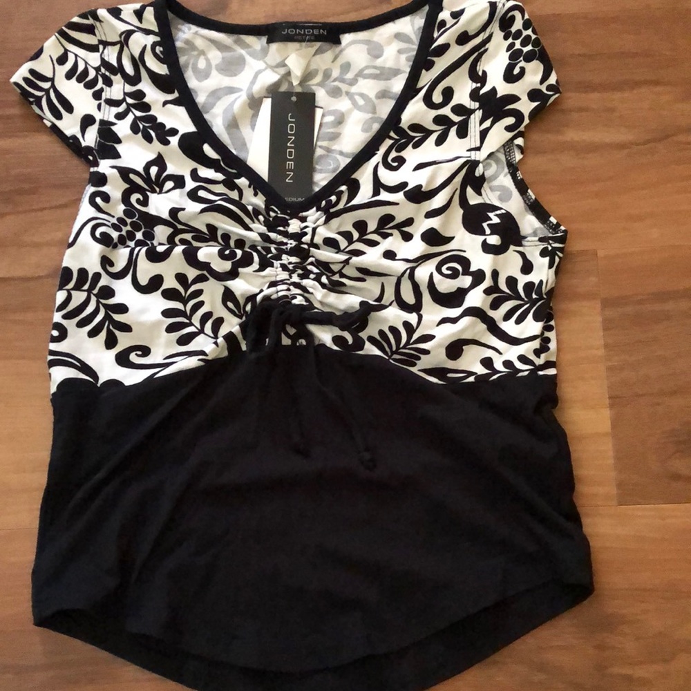 Very cute new Jonden top size PM